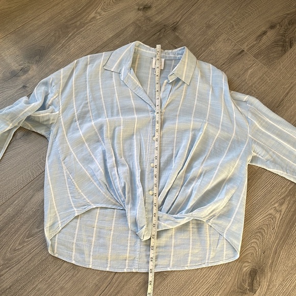 Core Life Soft Over the head Button down shirt with front knot. - Picture 6 of 7